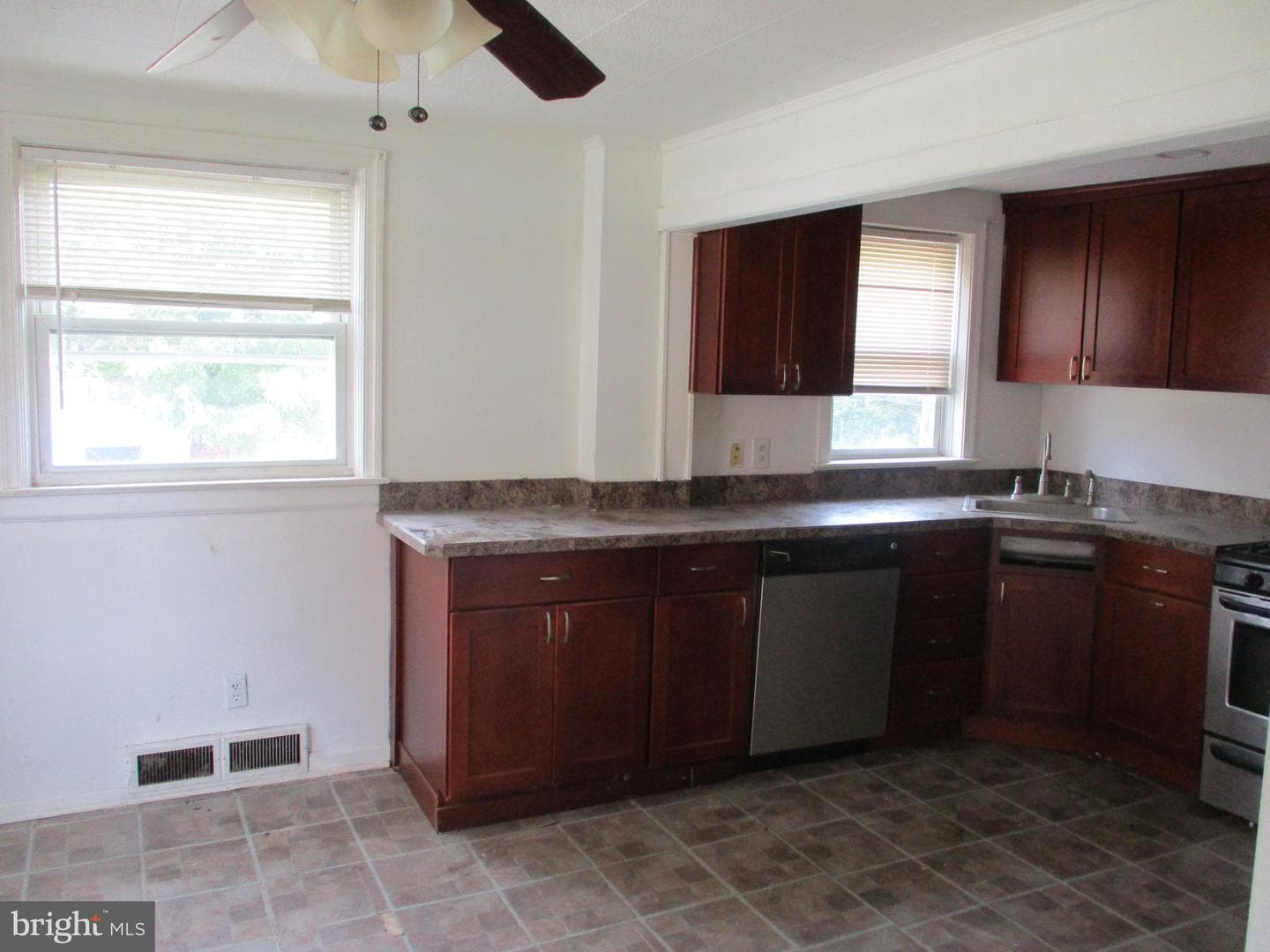 650 Clymer Lane photo 5