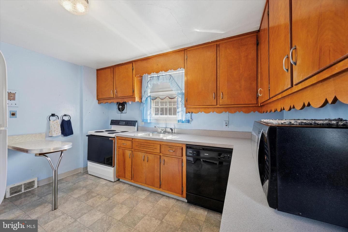 904 Harper Avenue photo 9