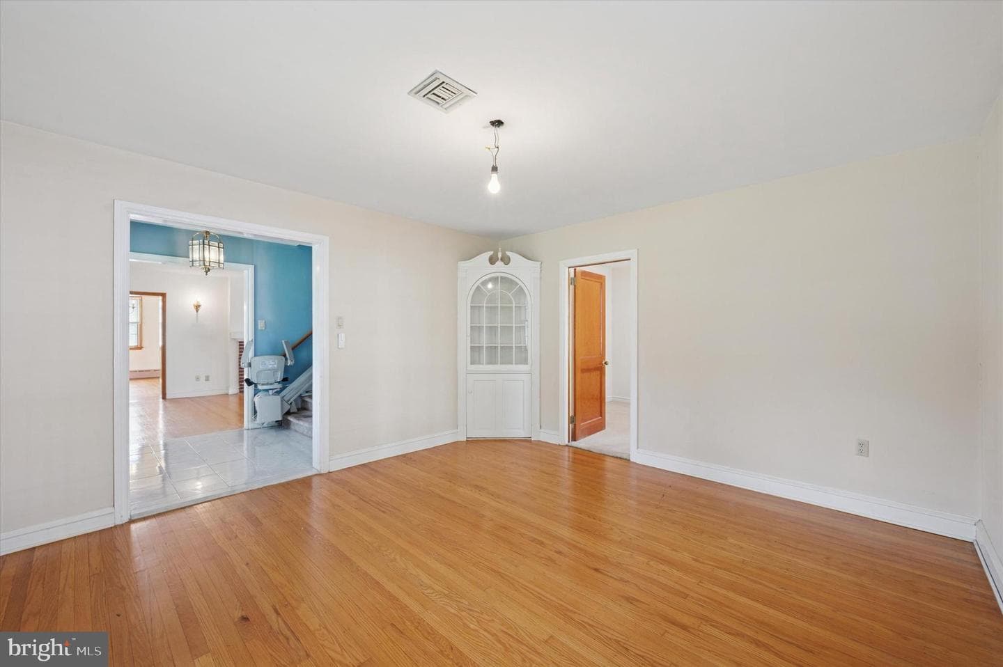 614 Saxer Avenue photo 10