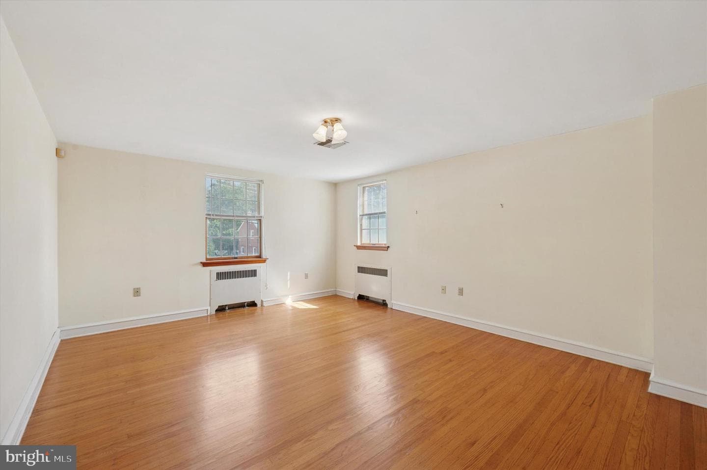 614 Saxer Avenue photo 13