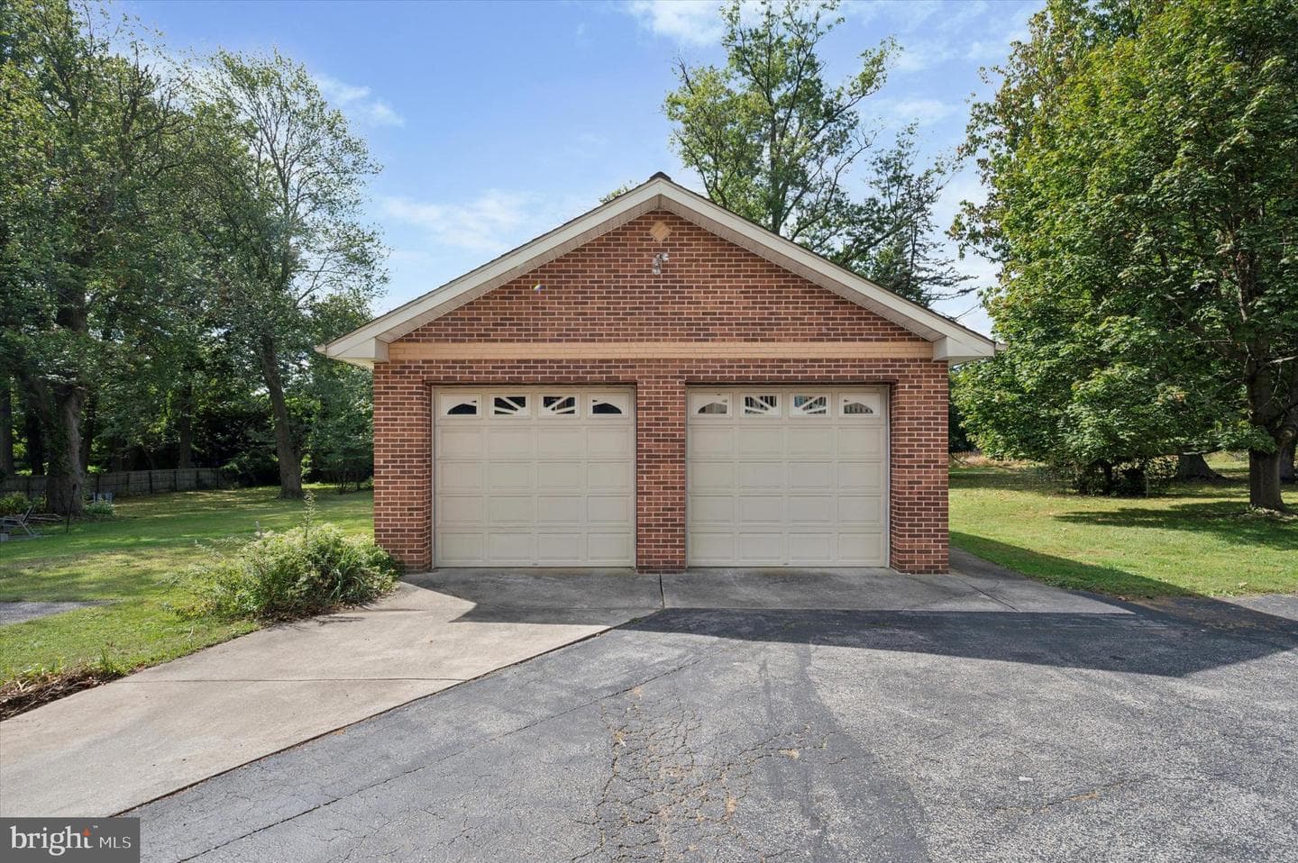 614 Saxer Avenue photo 24