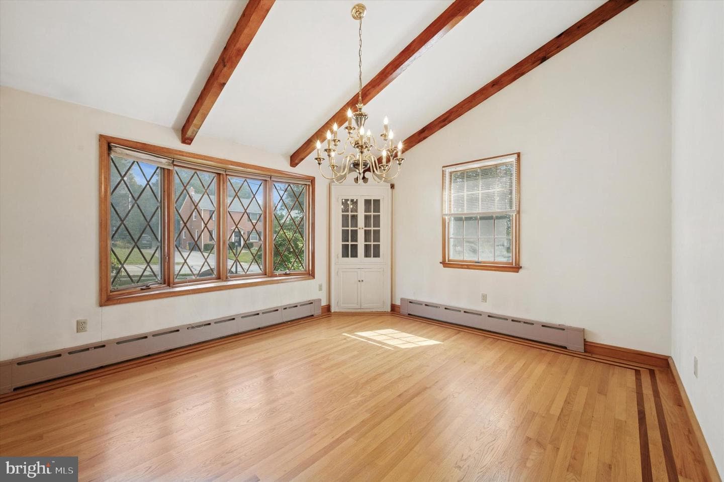 614 Saxer Avenue photo 9