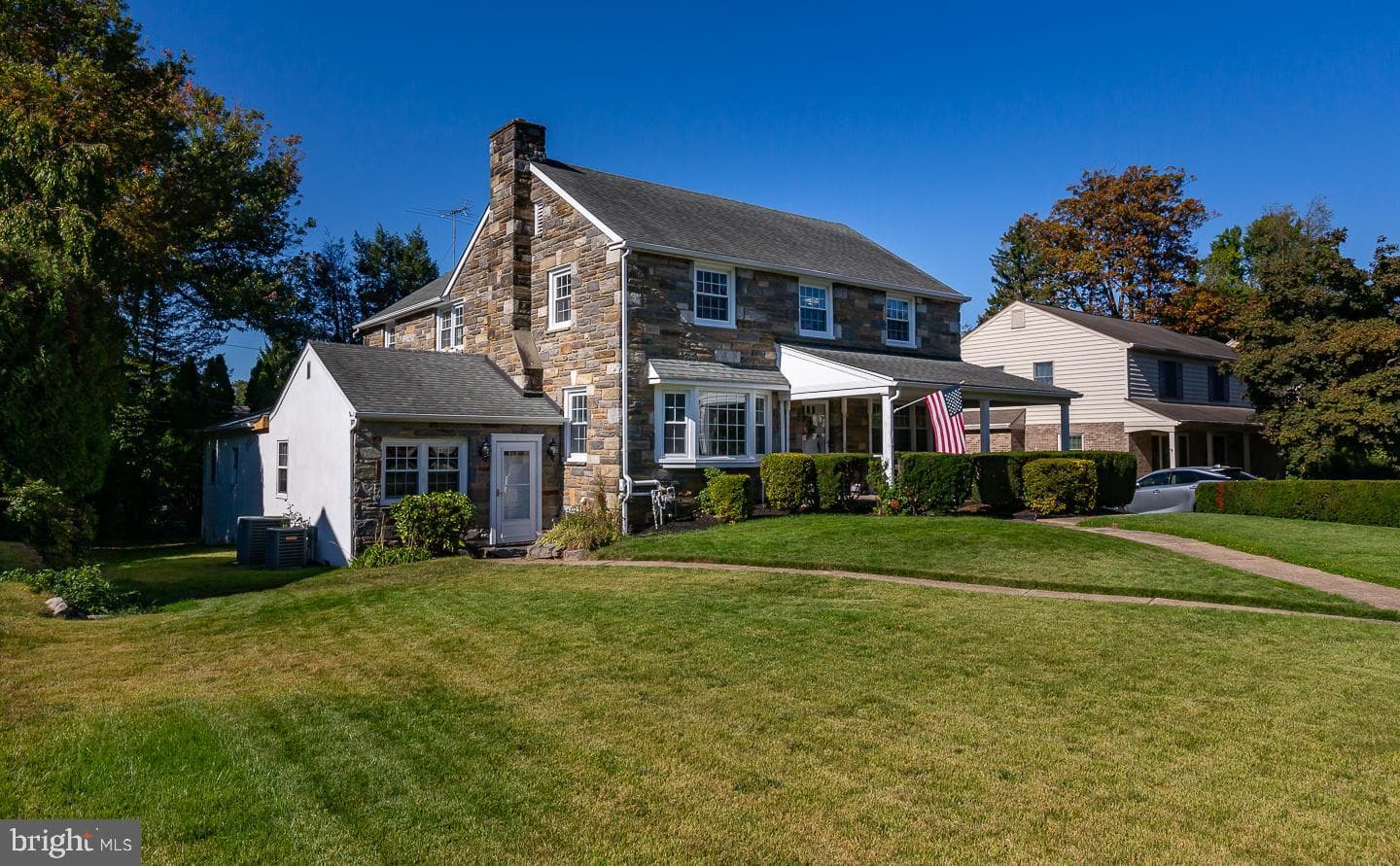 6 N Lexington Avenue photo 3