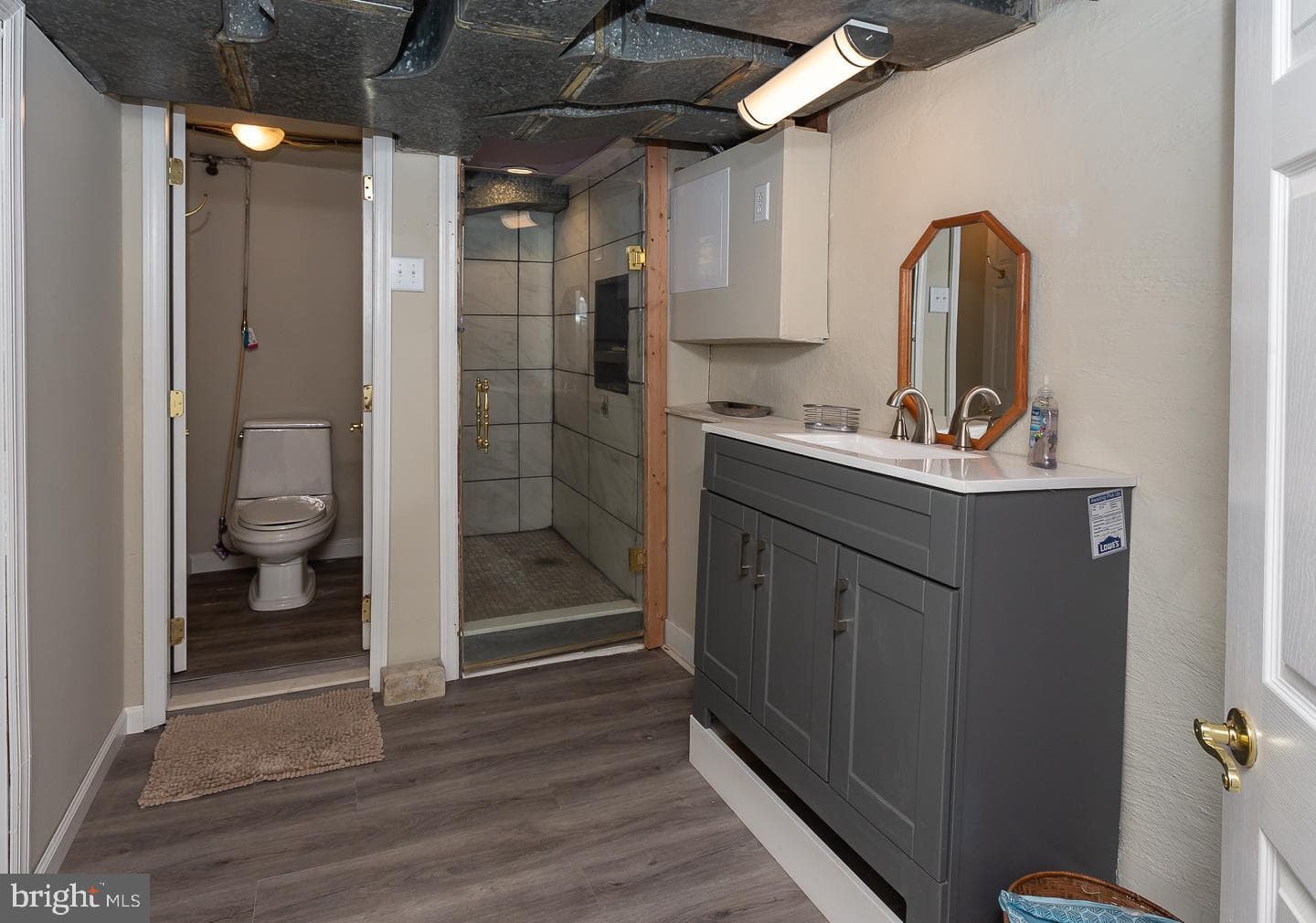 6 N Lexington Avenue photo 32