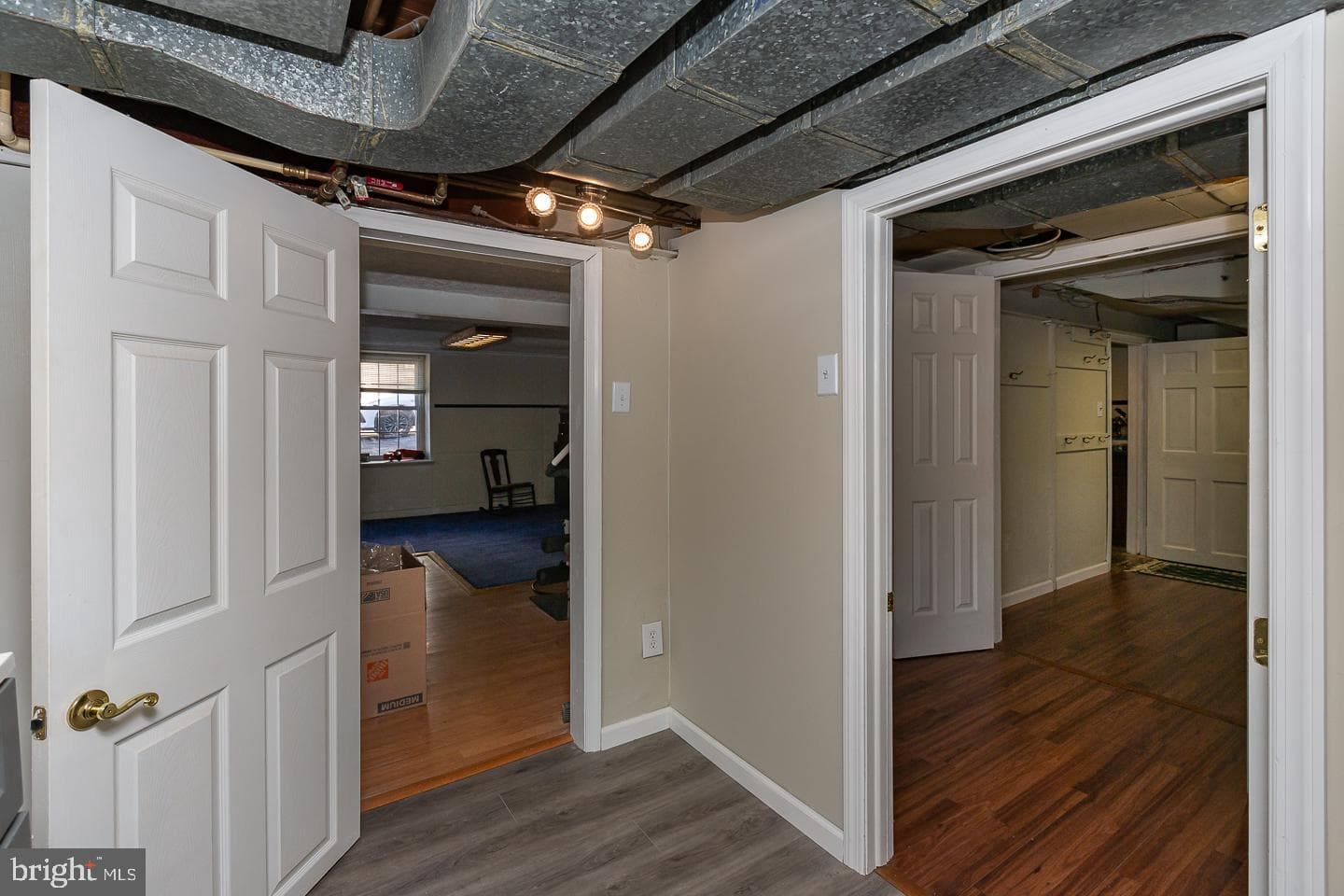 6 N Lexington Avenue photo 33