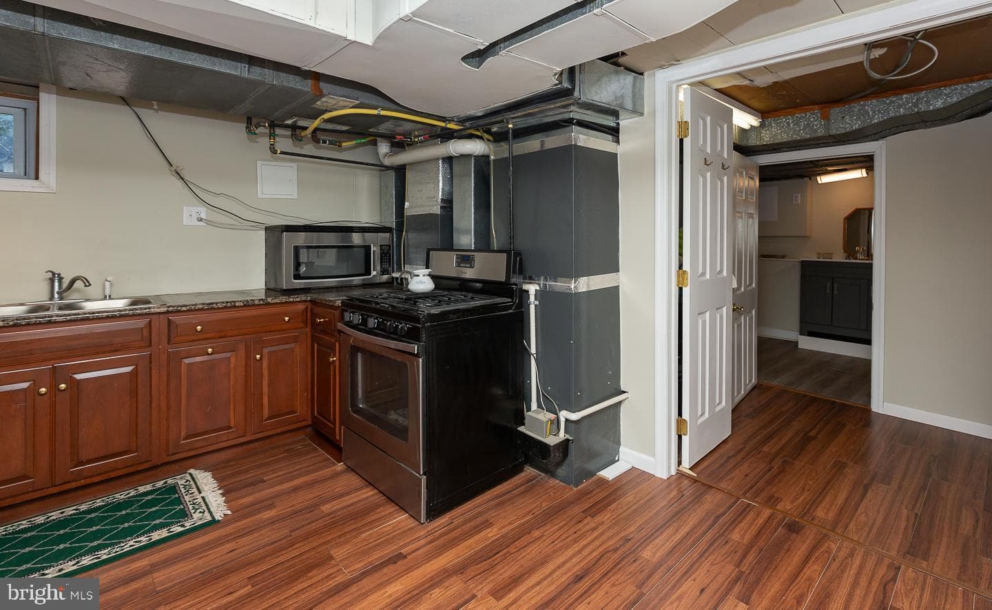 6 N Lexington Avenue photo 35