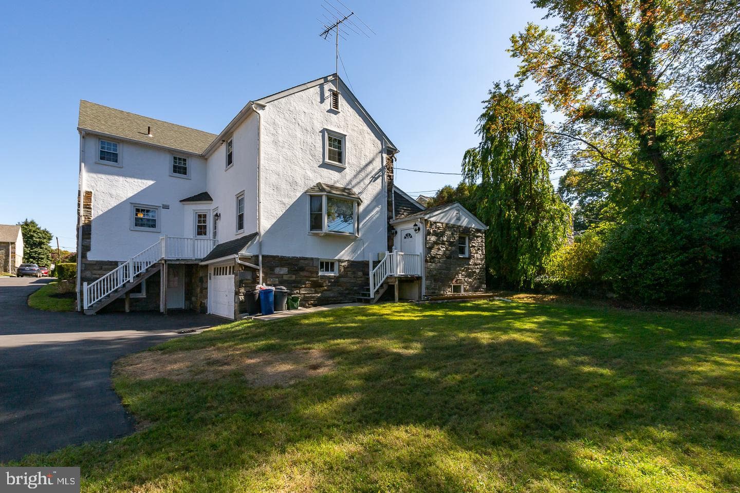 6 N Lexington Avenue photo 37