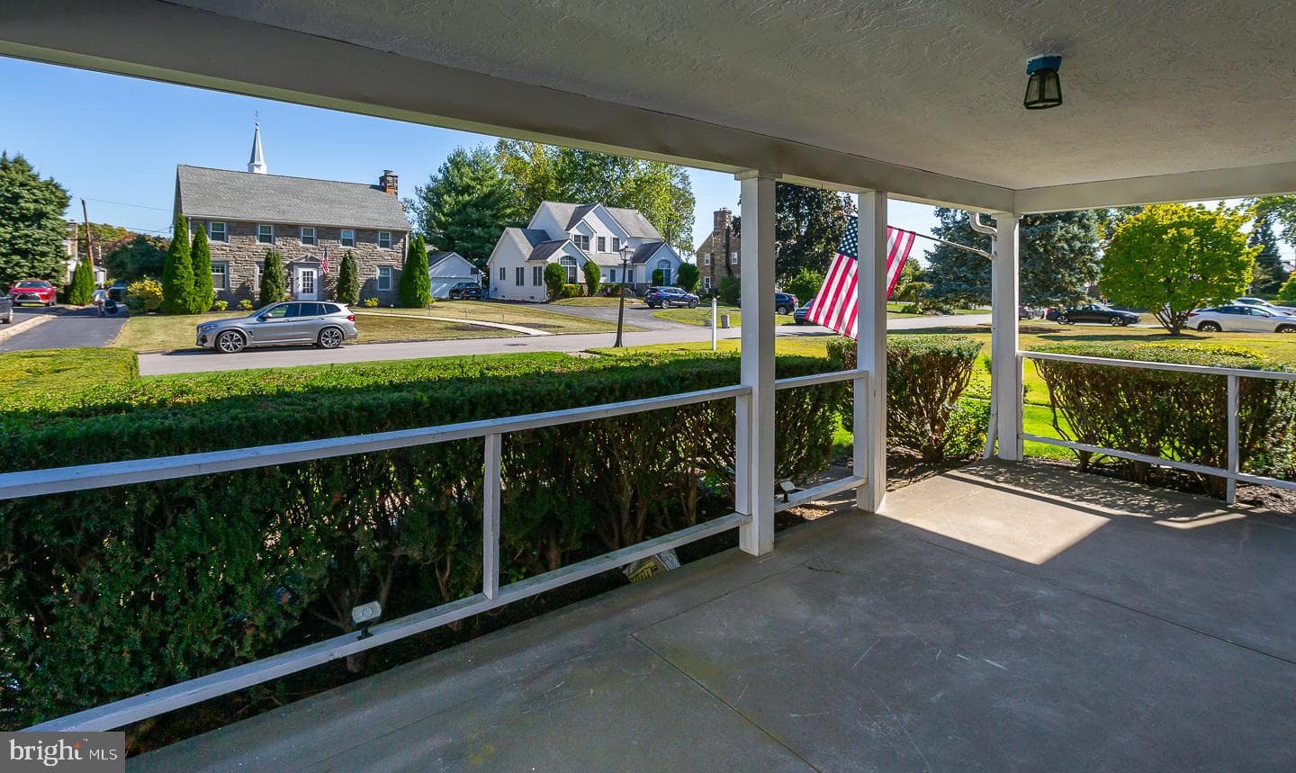 6 N Lexington Avenue photo 41