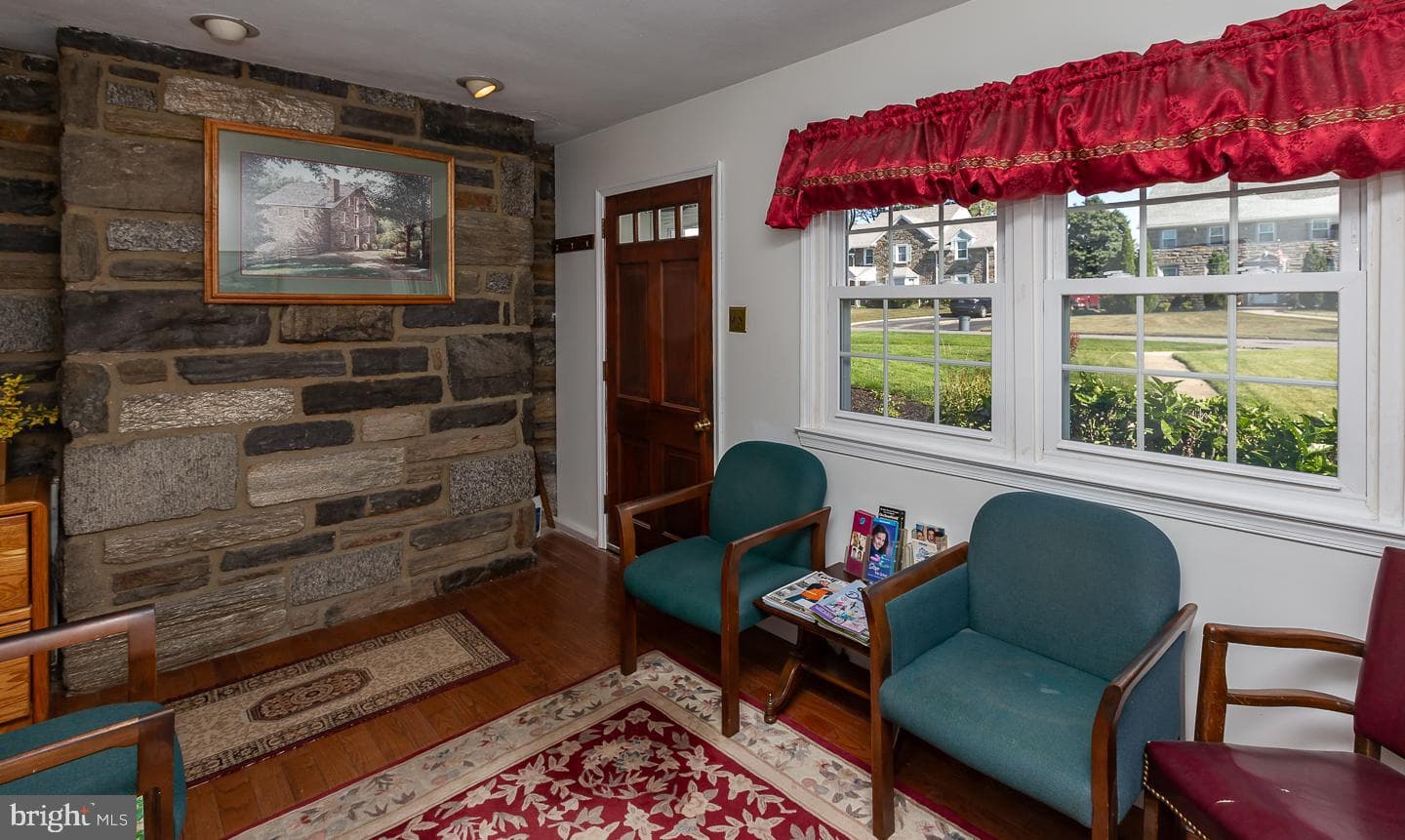6 N Lexington Avenue photo 43