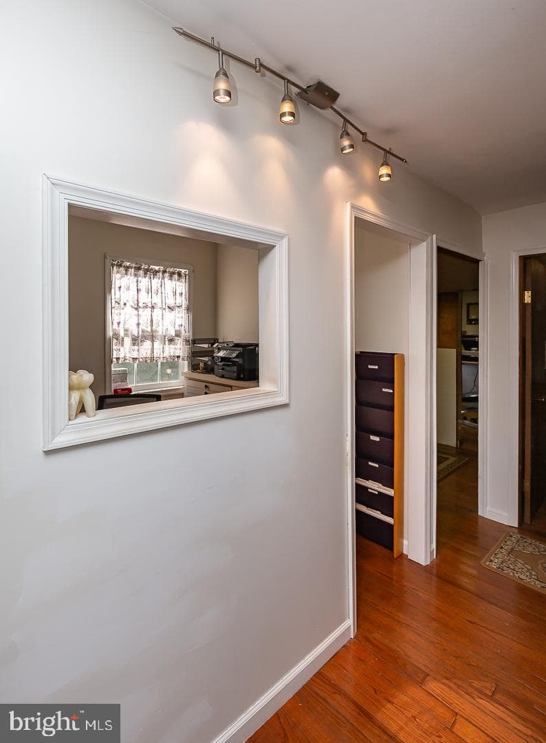 6 N Lexington Avenue photo 44
