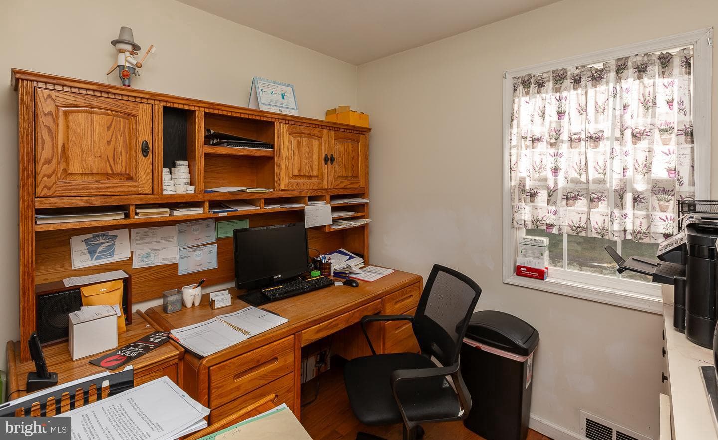 6 N Lexington Avenue photo 45