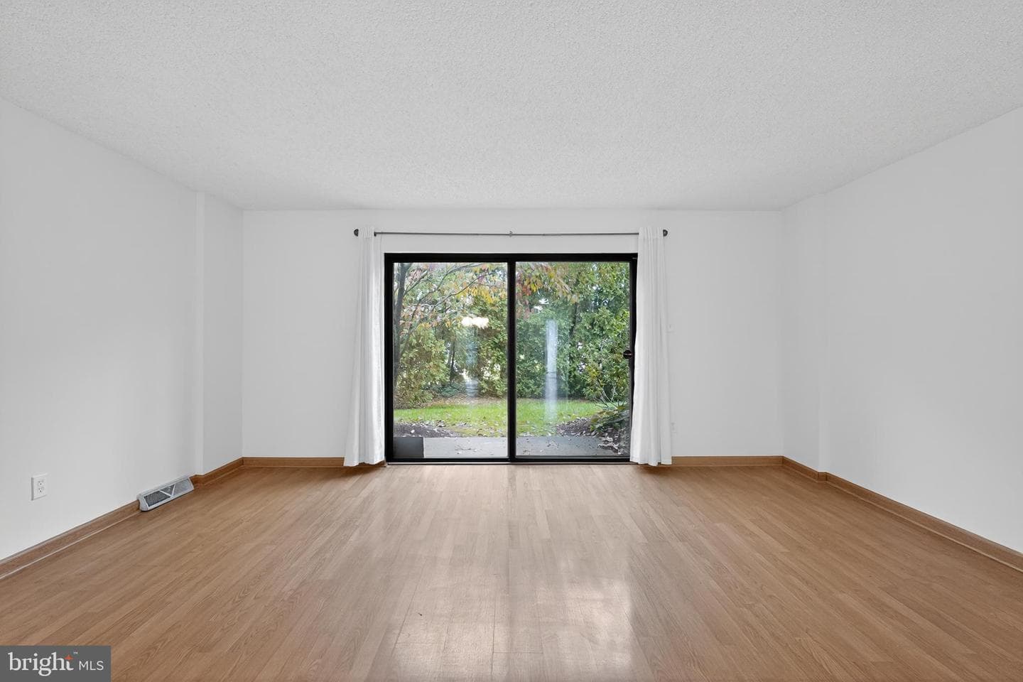 907 Putnam Boulevard #106 photo 9