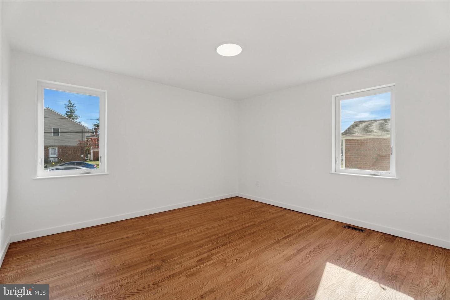 636 S Eagle Road photo 18