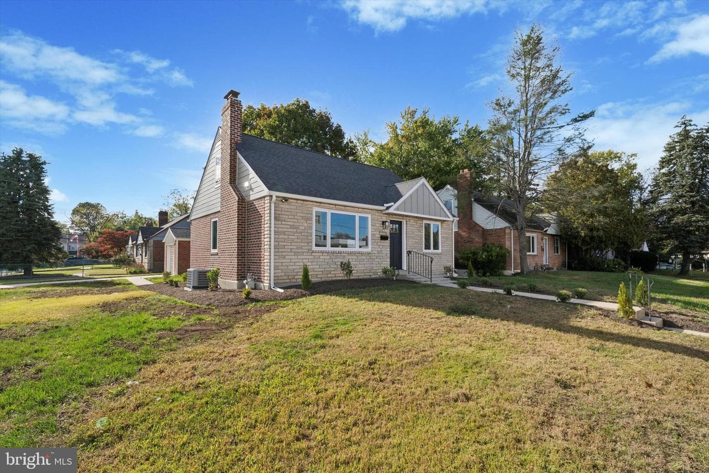 636 S Eagle Road photo 2