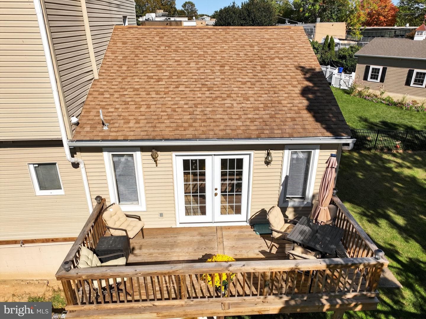606 Seneca Avenue photo 42