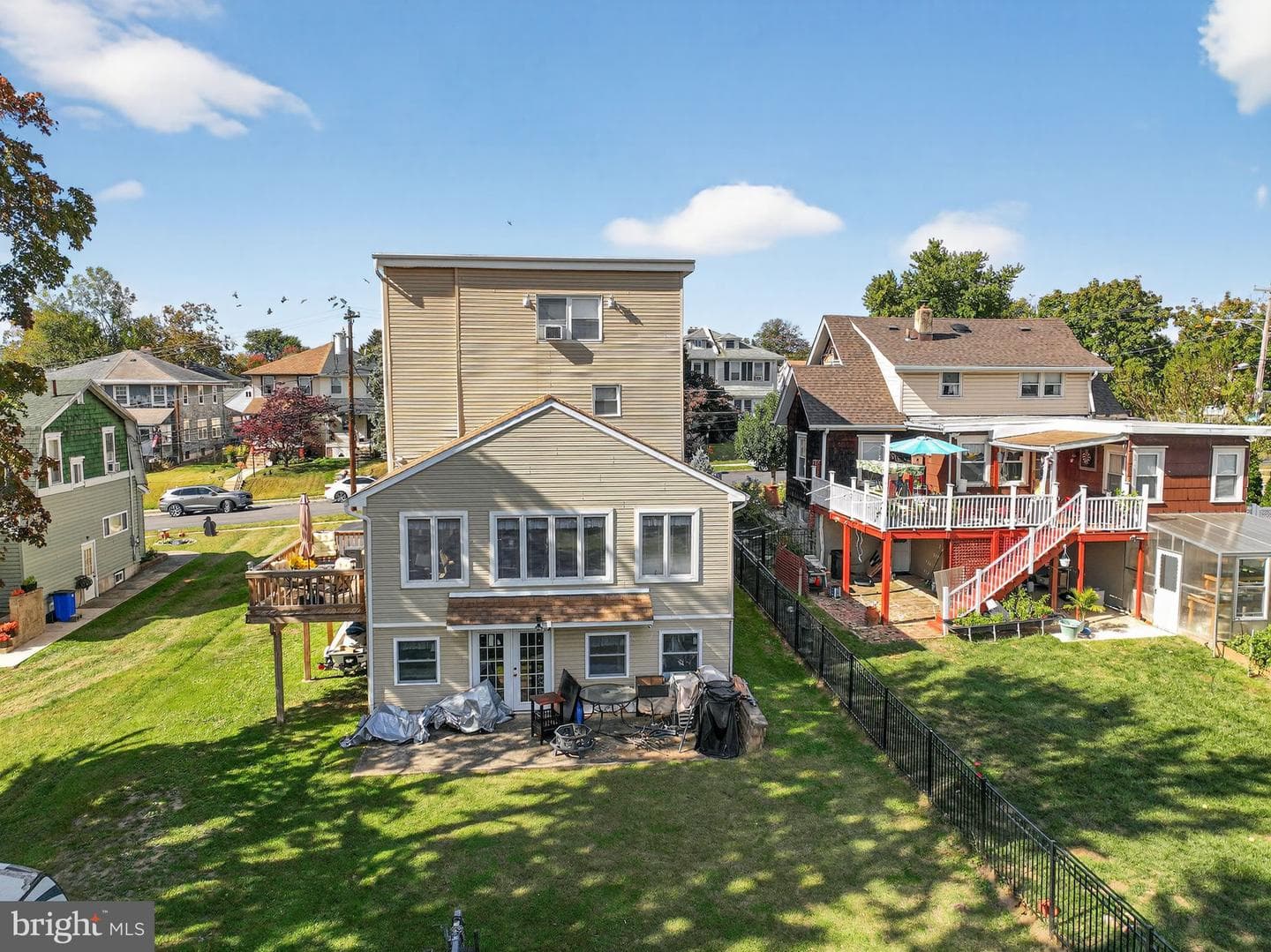 606 Seneca Avenue photo 43