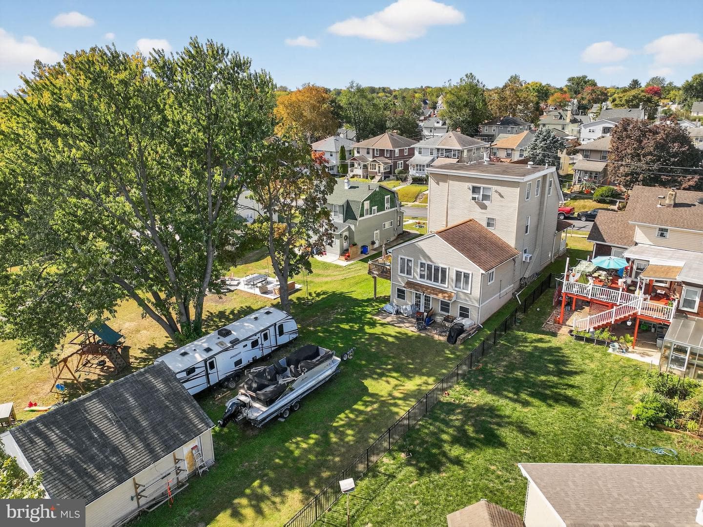 606 Seneca Avenue photo 45