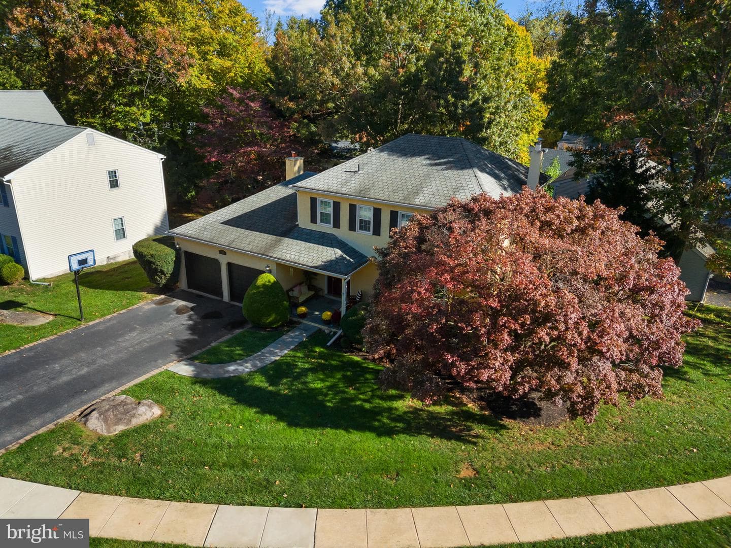 144 Eaton Drive photo 2