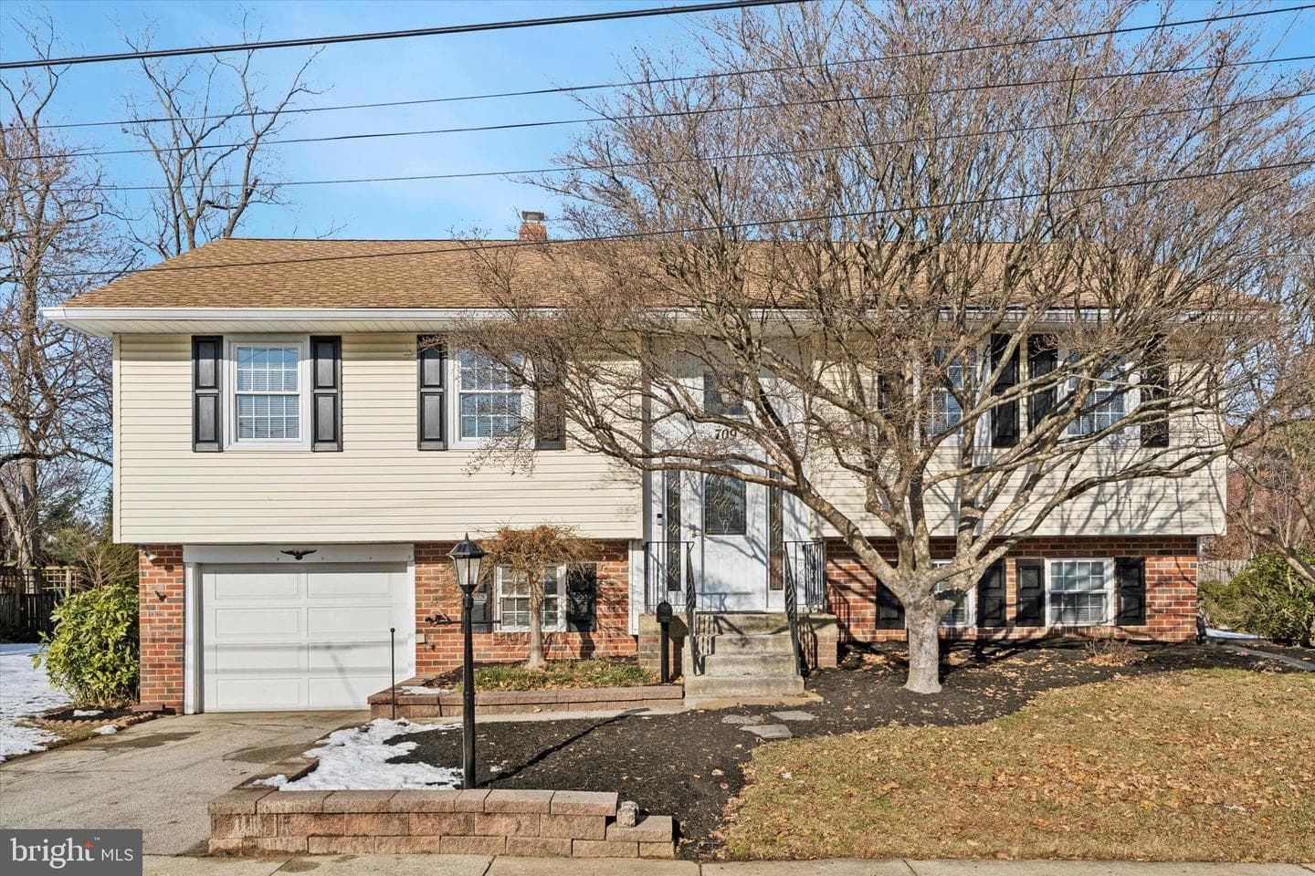 709 Avondale Lane photo 2