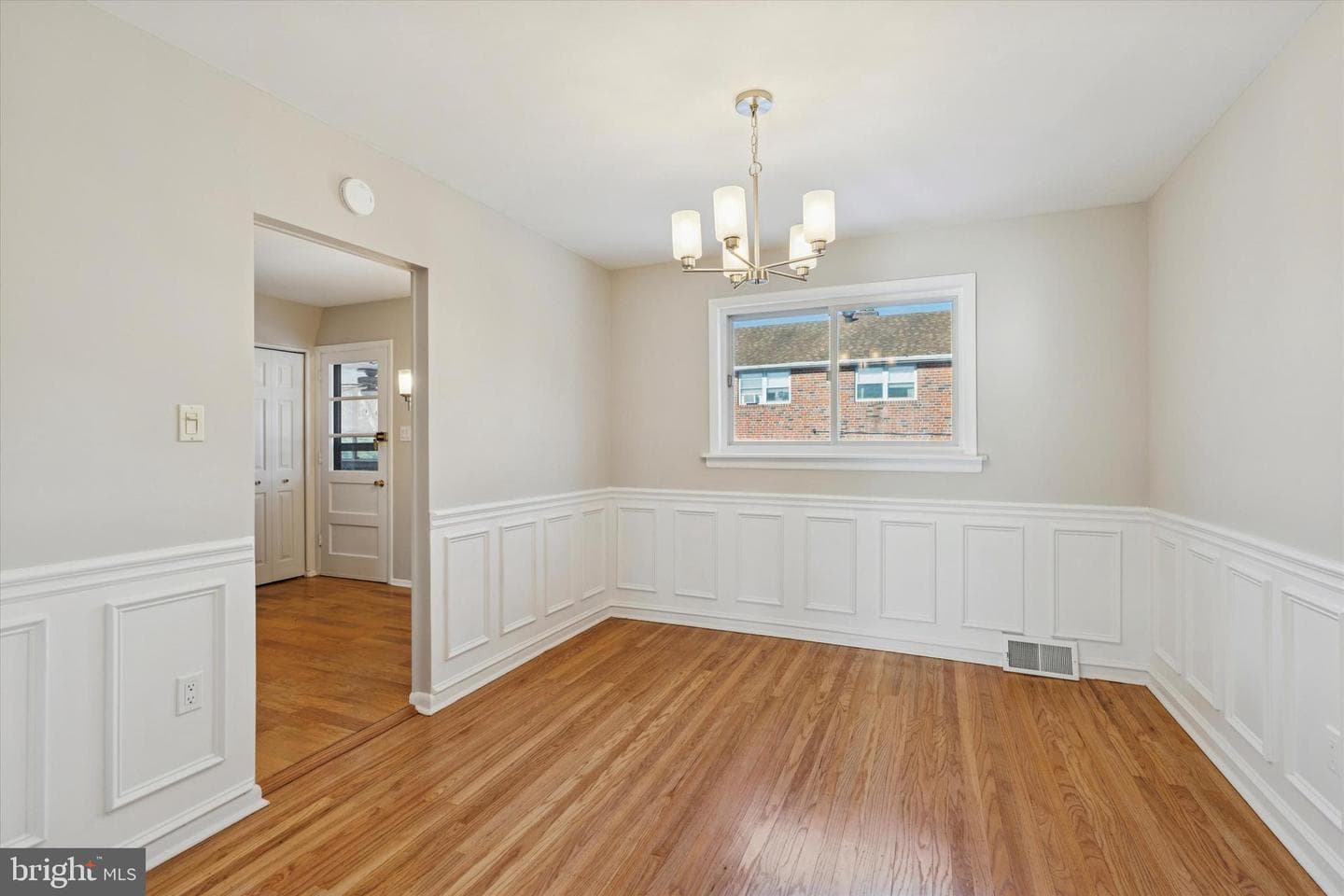 709 Avondale Lane photo 5