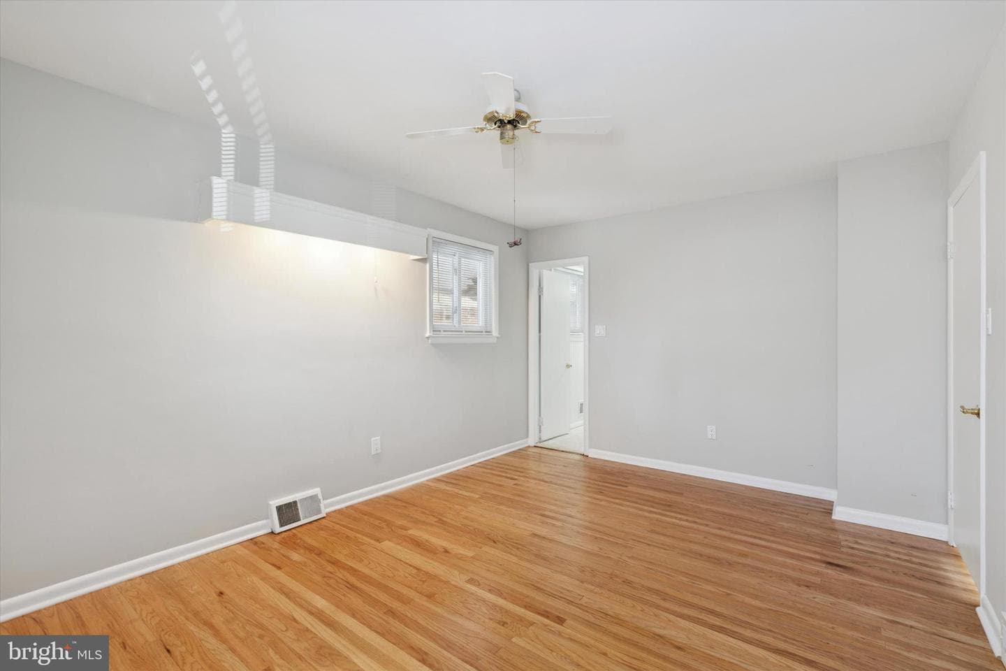 709 Avondale Lane photo 7