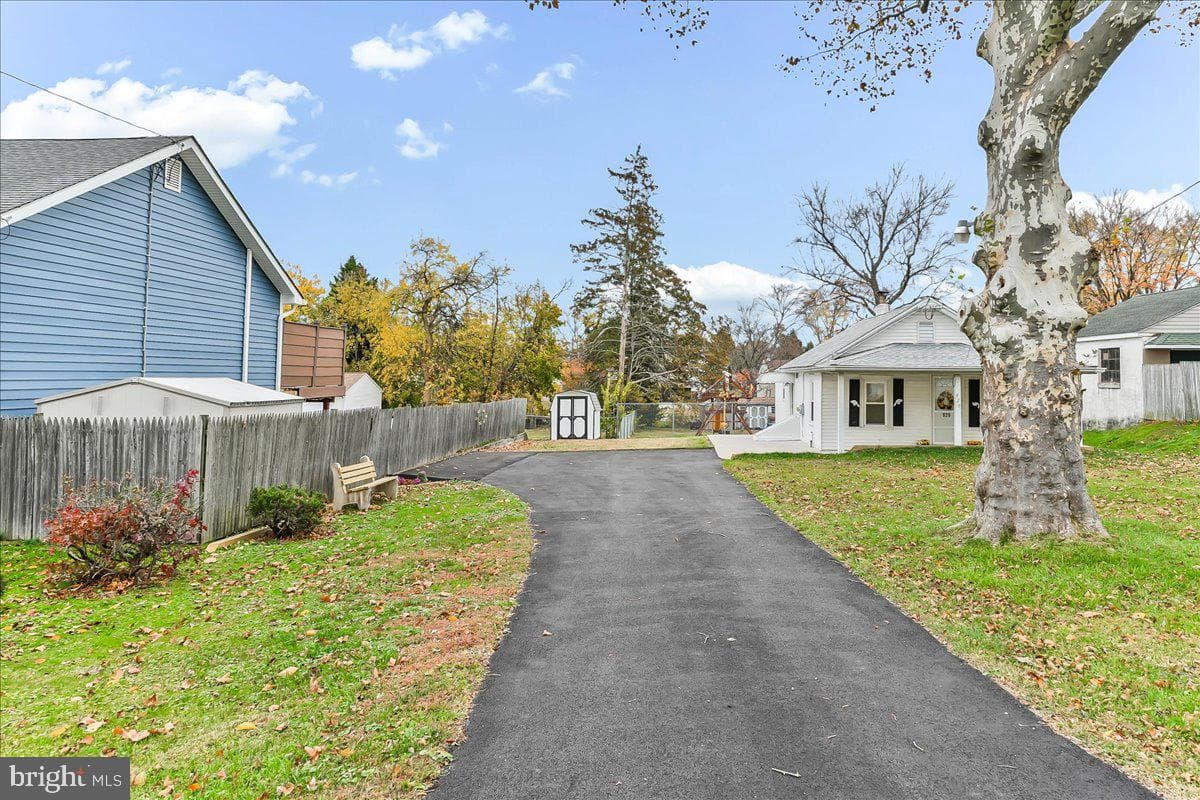 929 Crystle Road photo 2