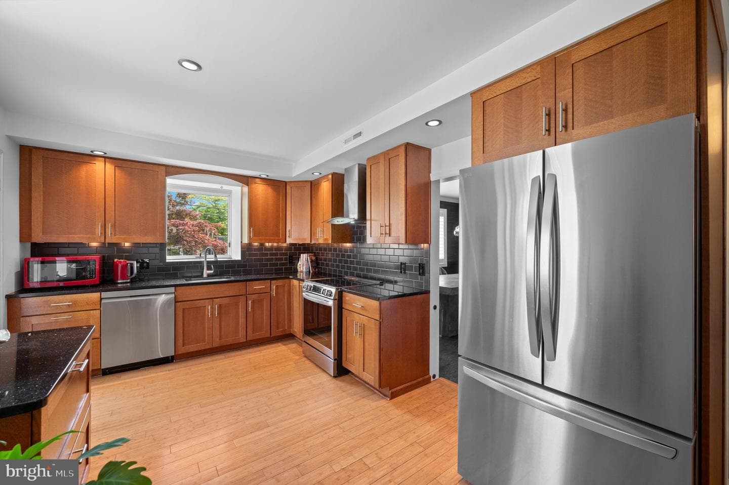 203 E 5th Street photo 17