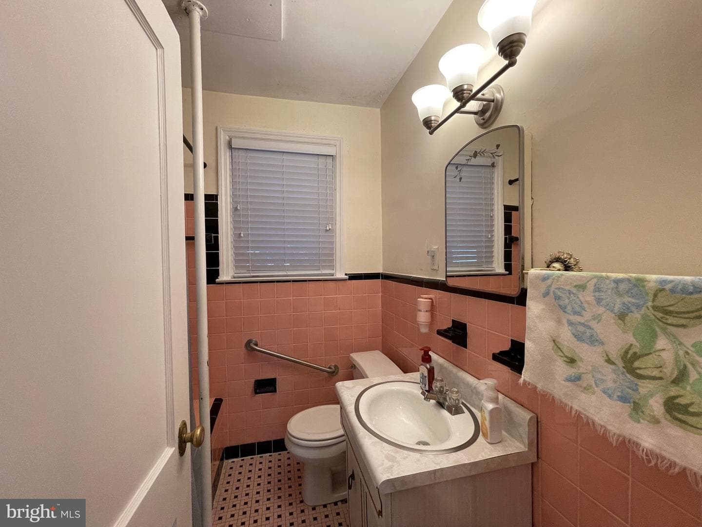 650 E Leamy Avenue photo 11