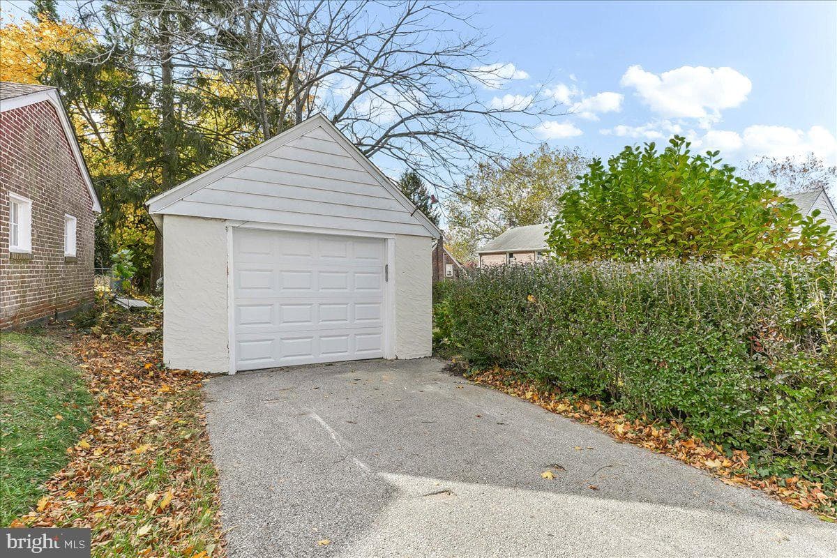 222 N Overhill Road photo 25