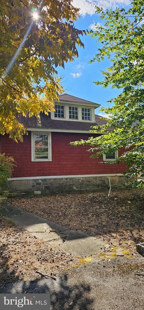 409 Urban Avenue photo 3