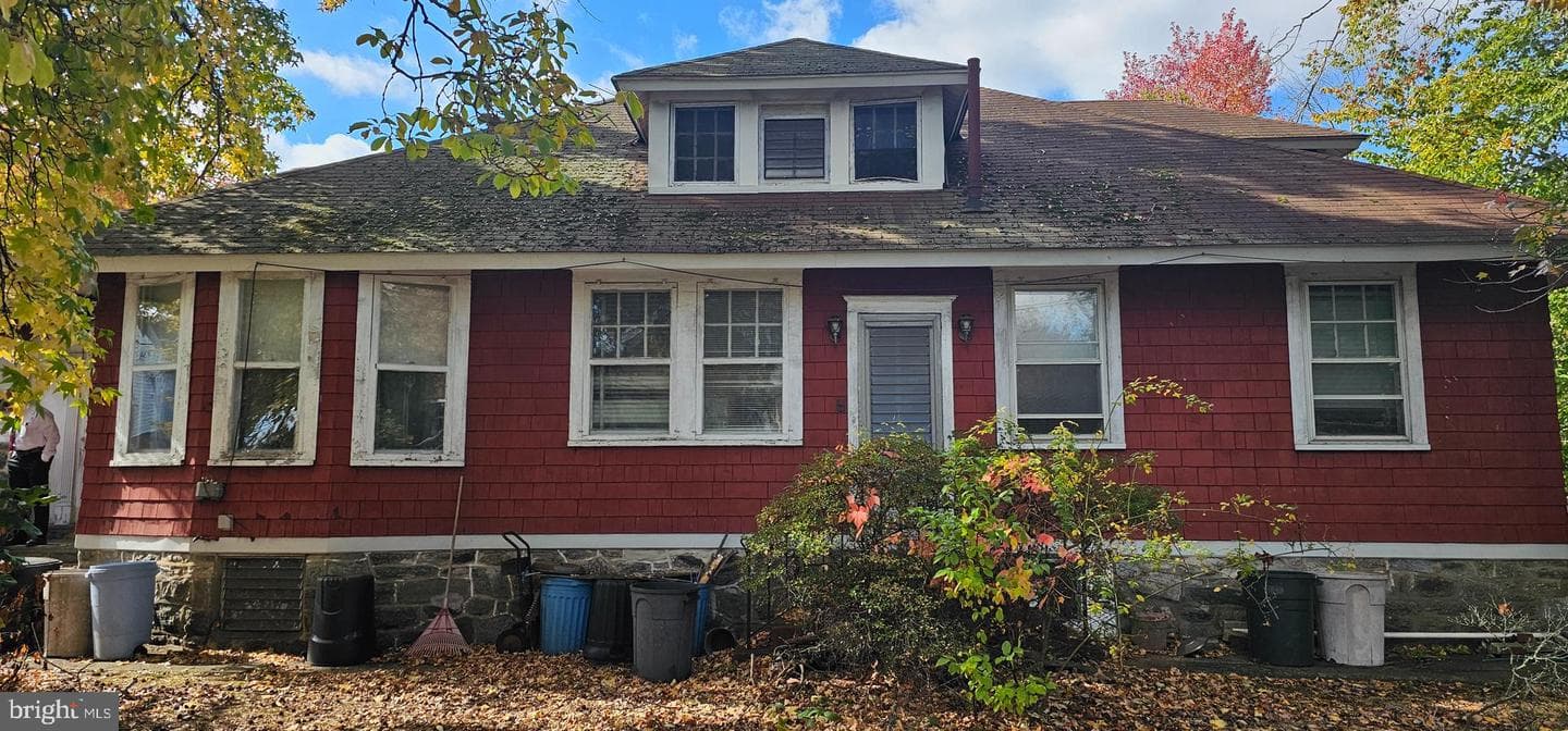 409 Urban Avenue photo 4