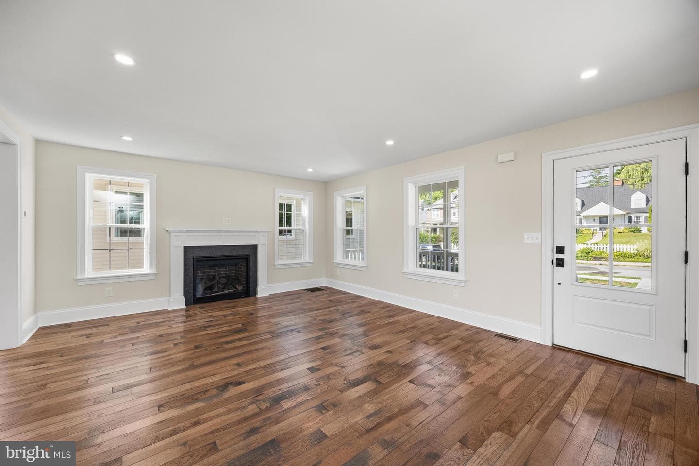 611 Summer Street photo 16