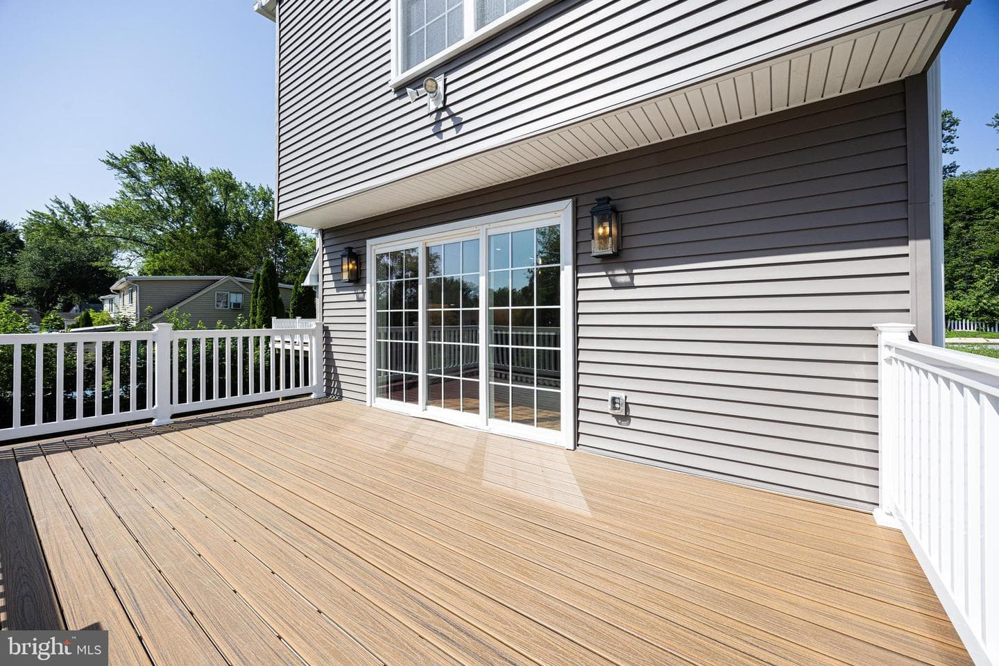 611 Summer Street photo 4