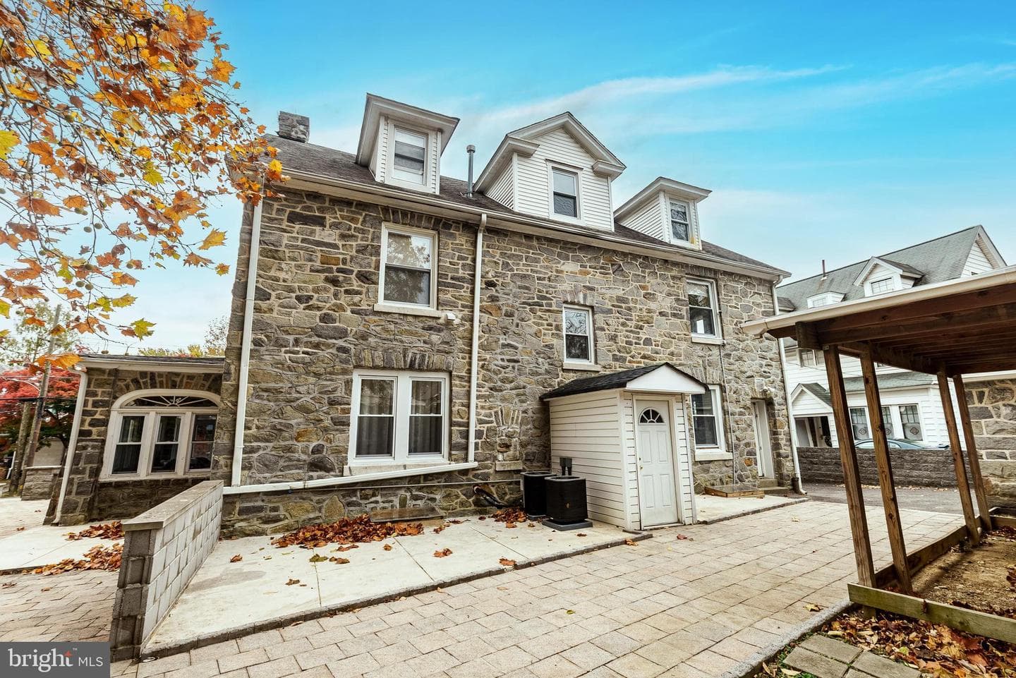 75 E Stewart Avenue photo 3
