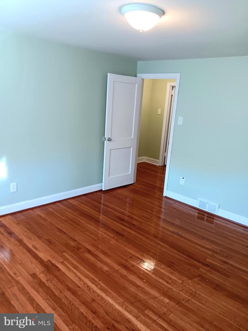 1027 Windsor Road photo 13