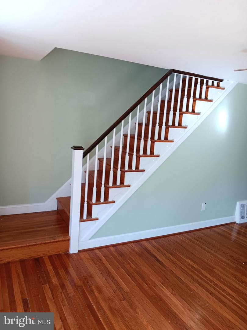 1027 Windsor Road photo 3