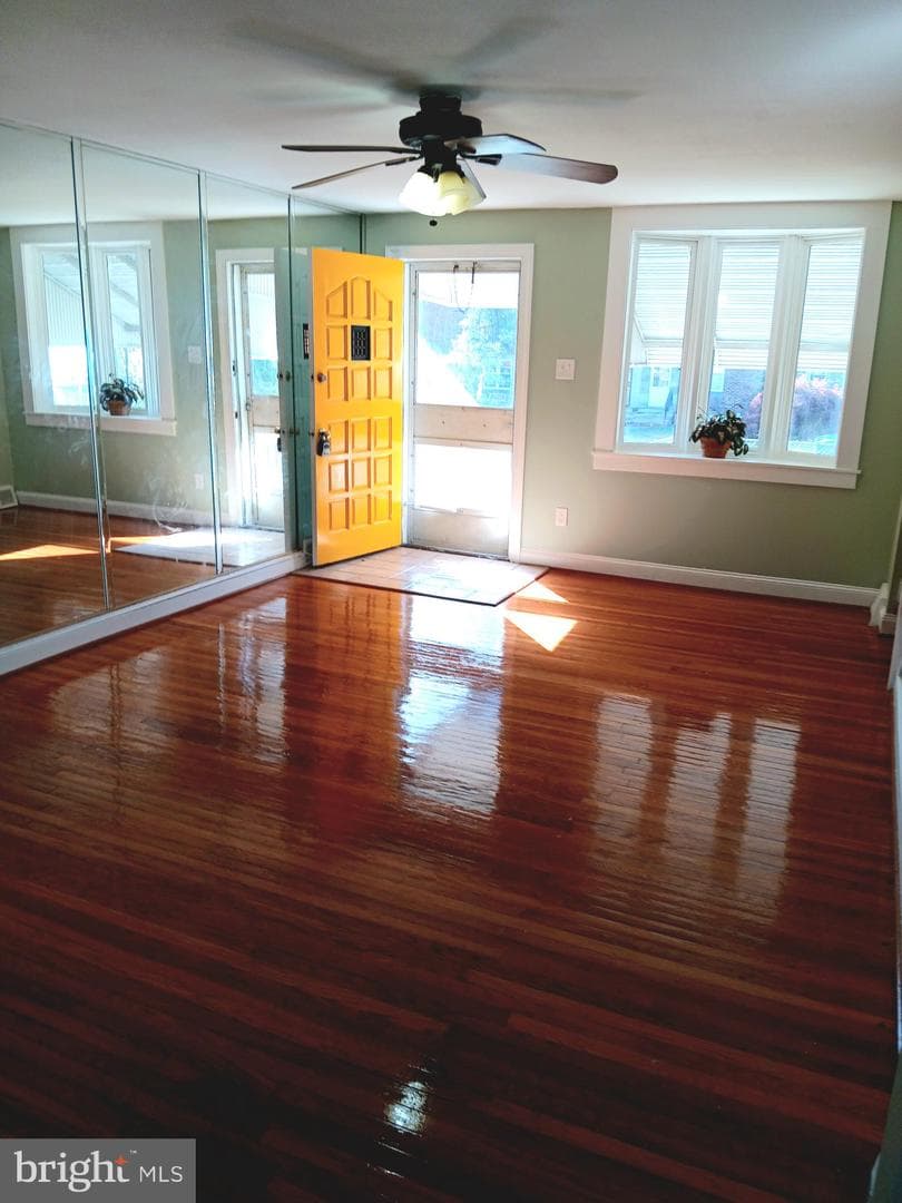 1027 Windsor Road photo 4