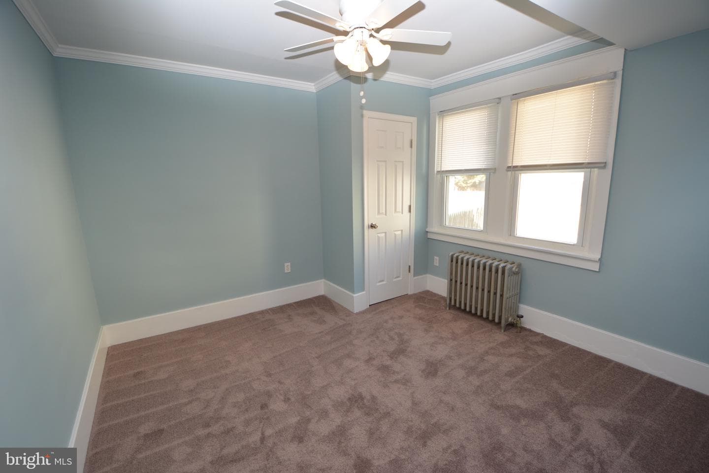 100 E Roland Road photo 4