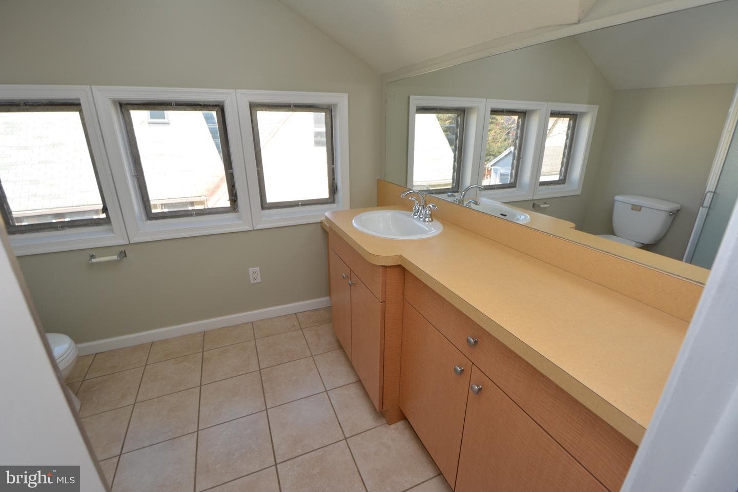 100 E Roland Road photo 8