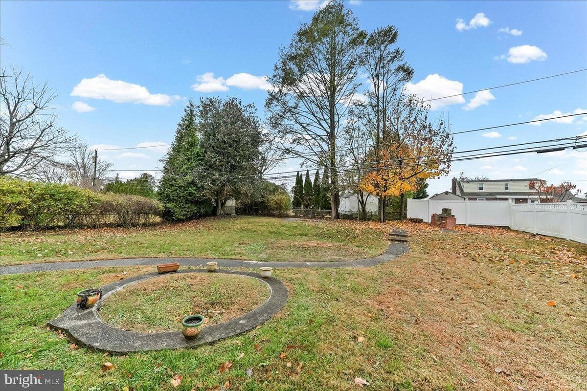 310 Lewis Road photo 3