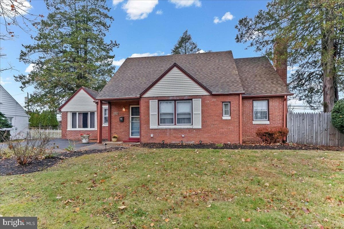 310 Lewis Road photo 4