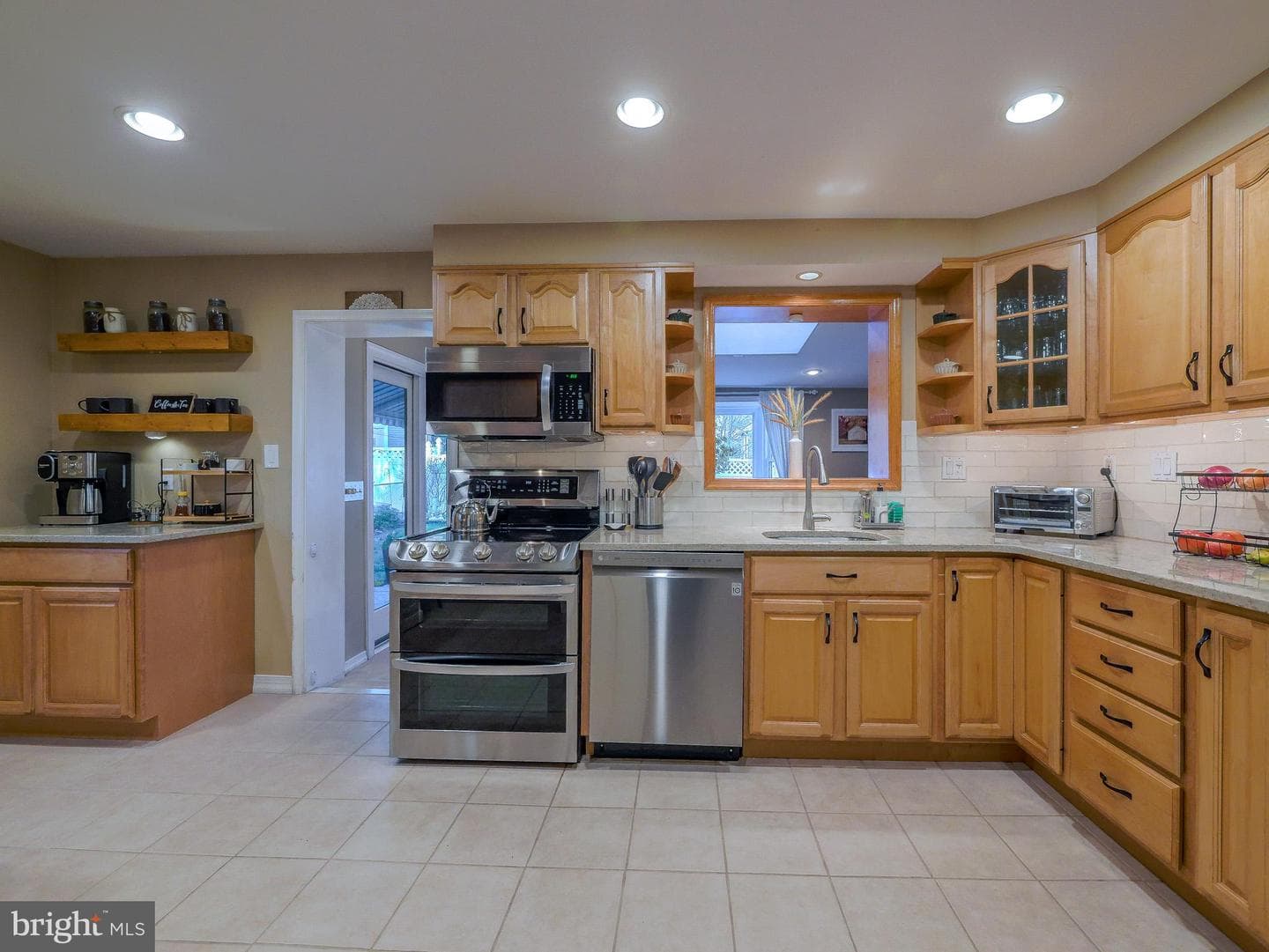 921 Addingham Avenue photo 20
