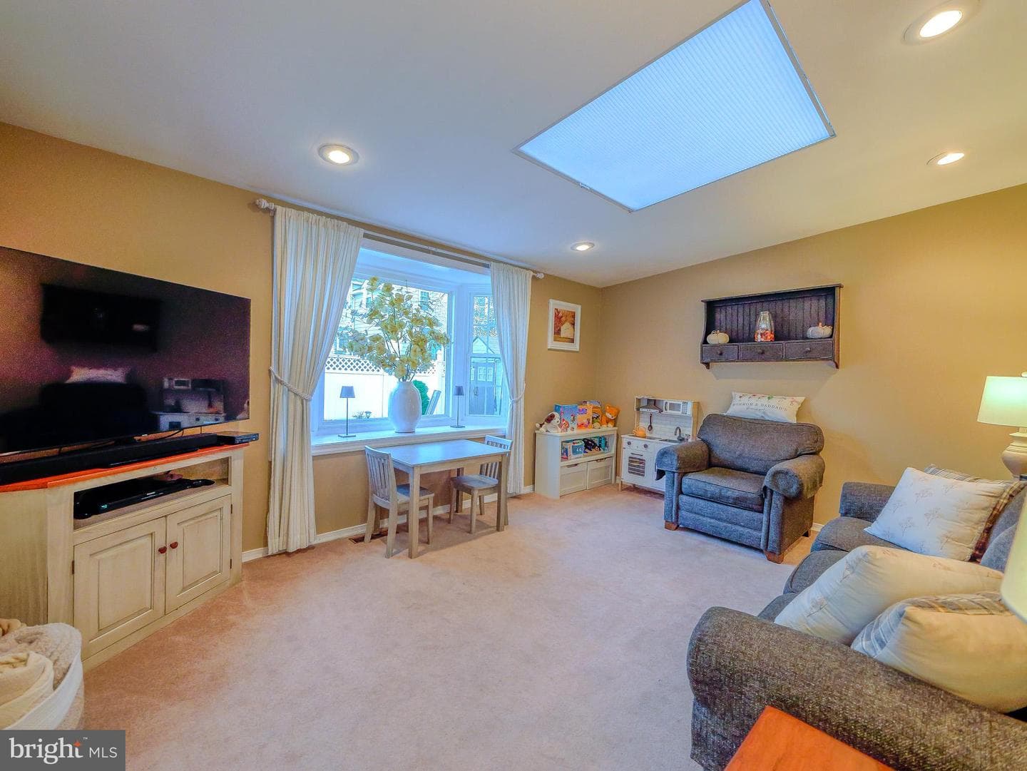 921 Addingham Avenue photo 30