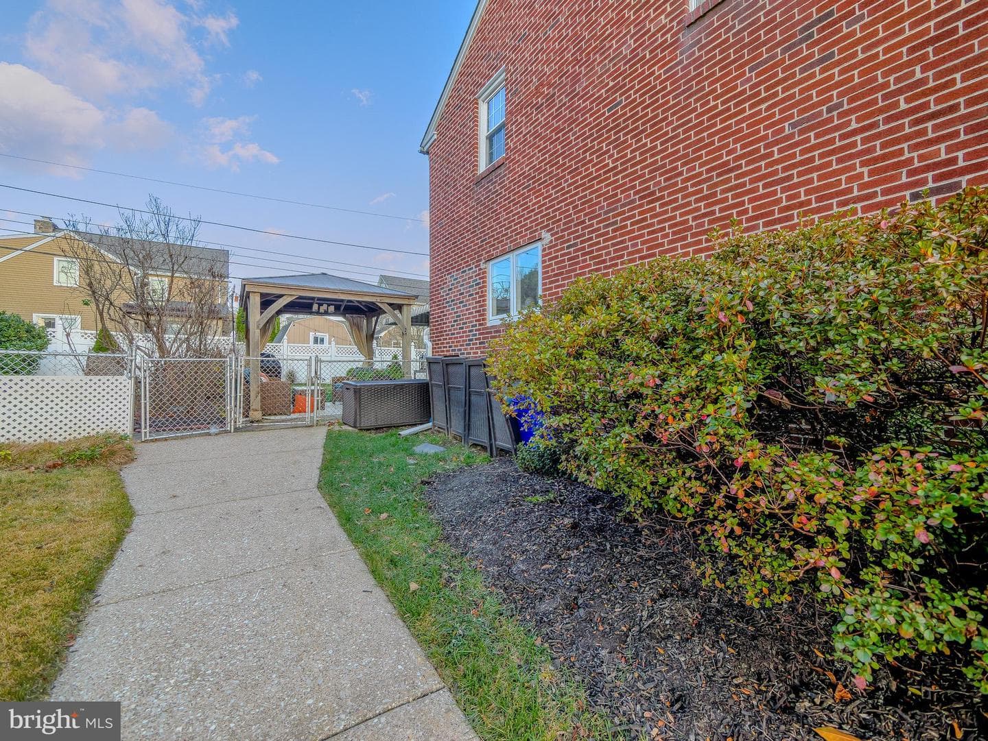 921 Addingham Avenue photo 35