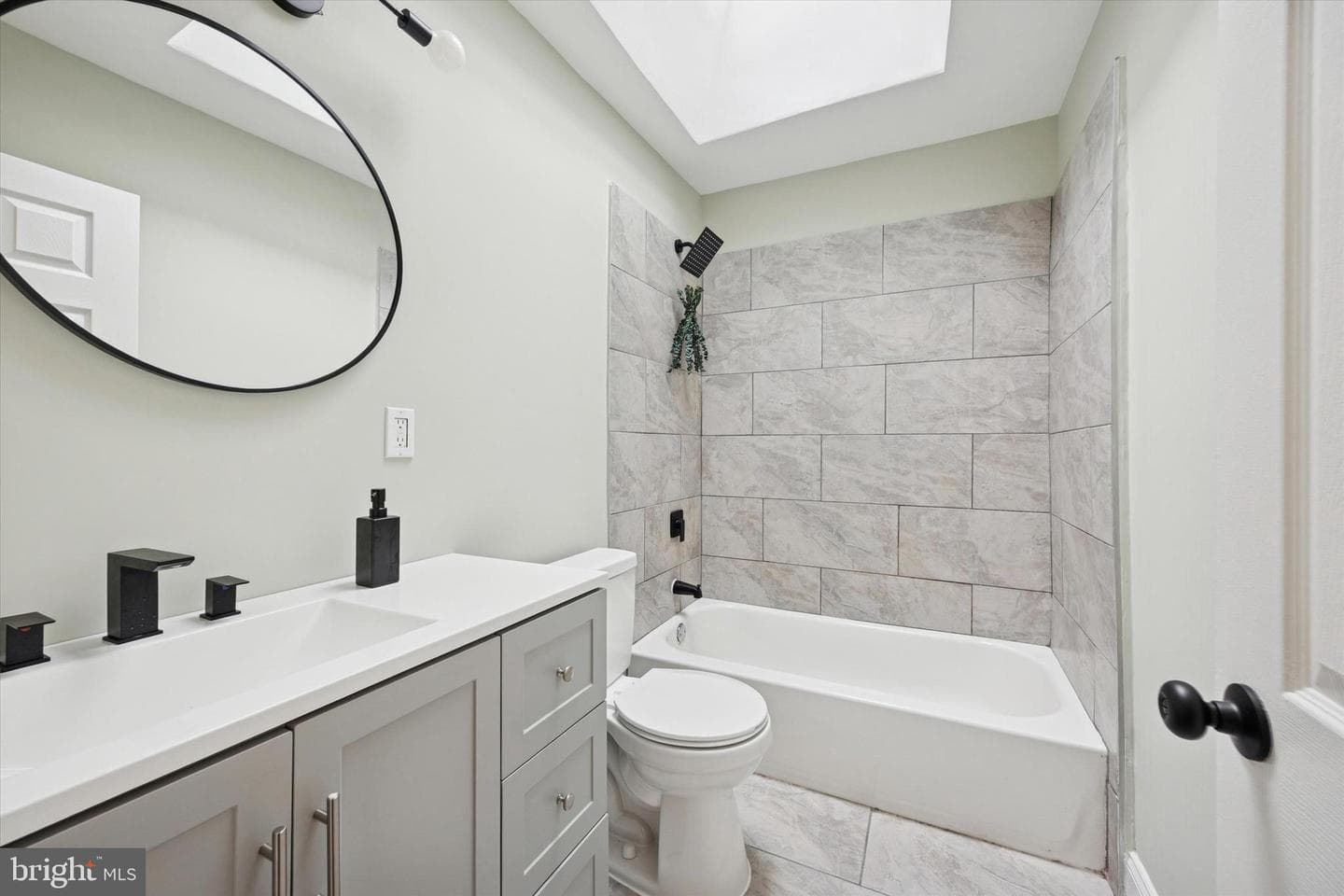 7046 Radbourne Road photo 12