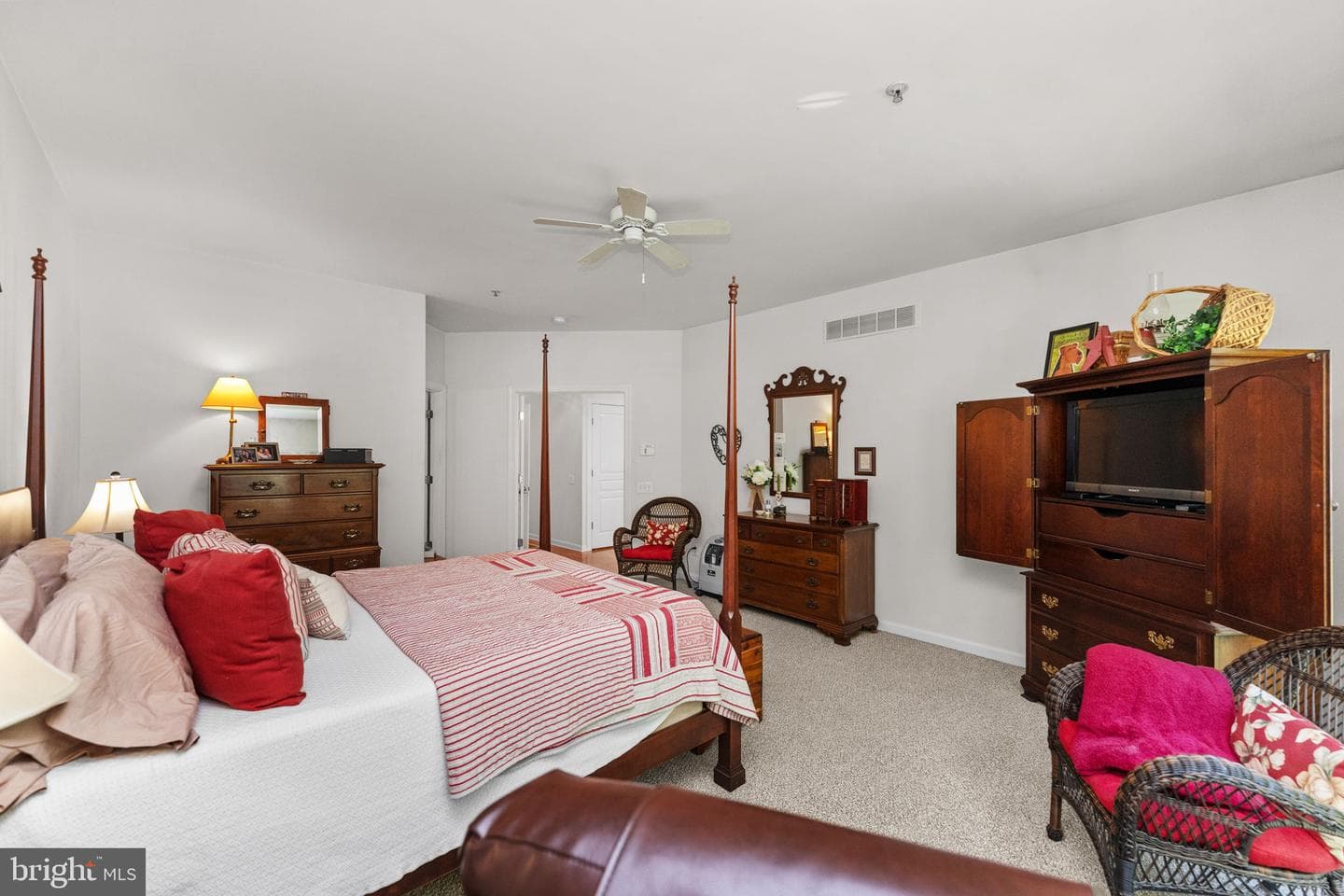 121 Camelot Lane photo 13