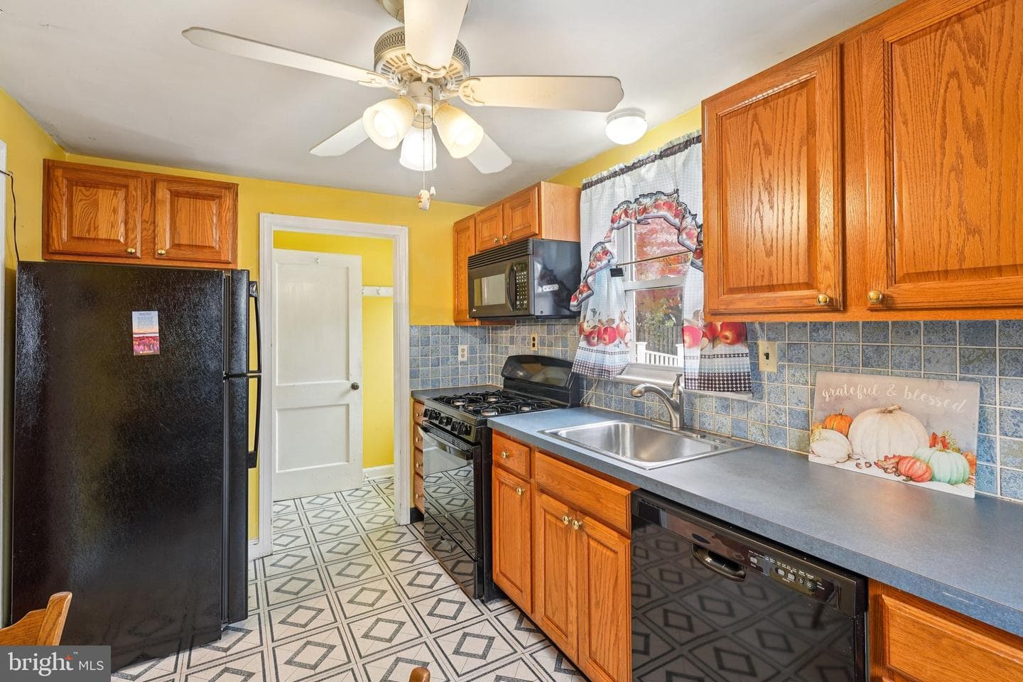 203 S Oak Avenue photo 10
