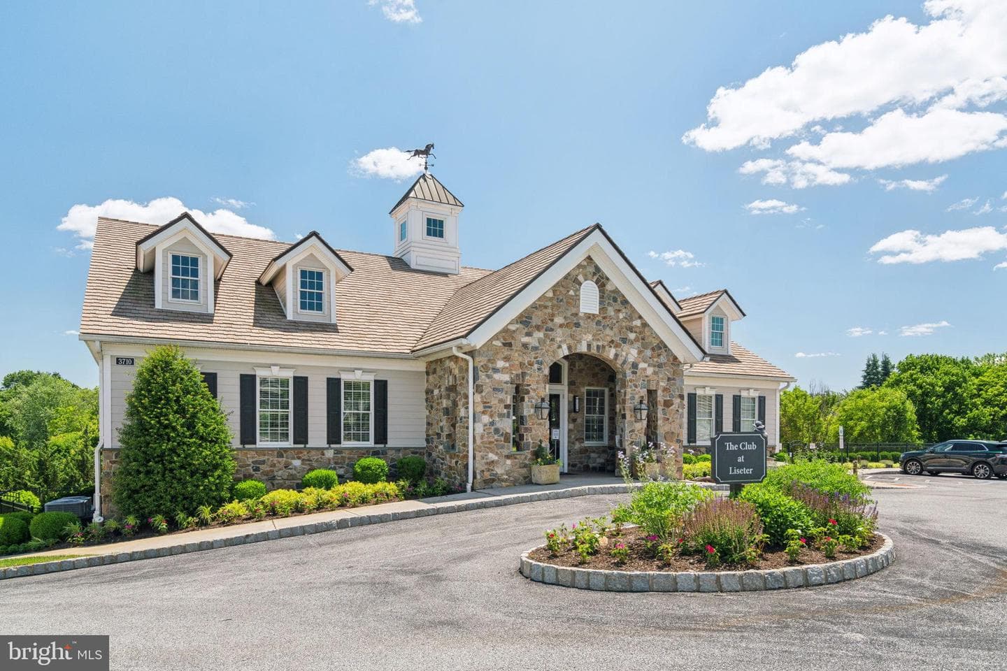 3711 Liseter Gdns photo 45