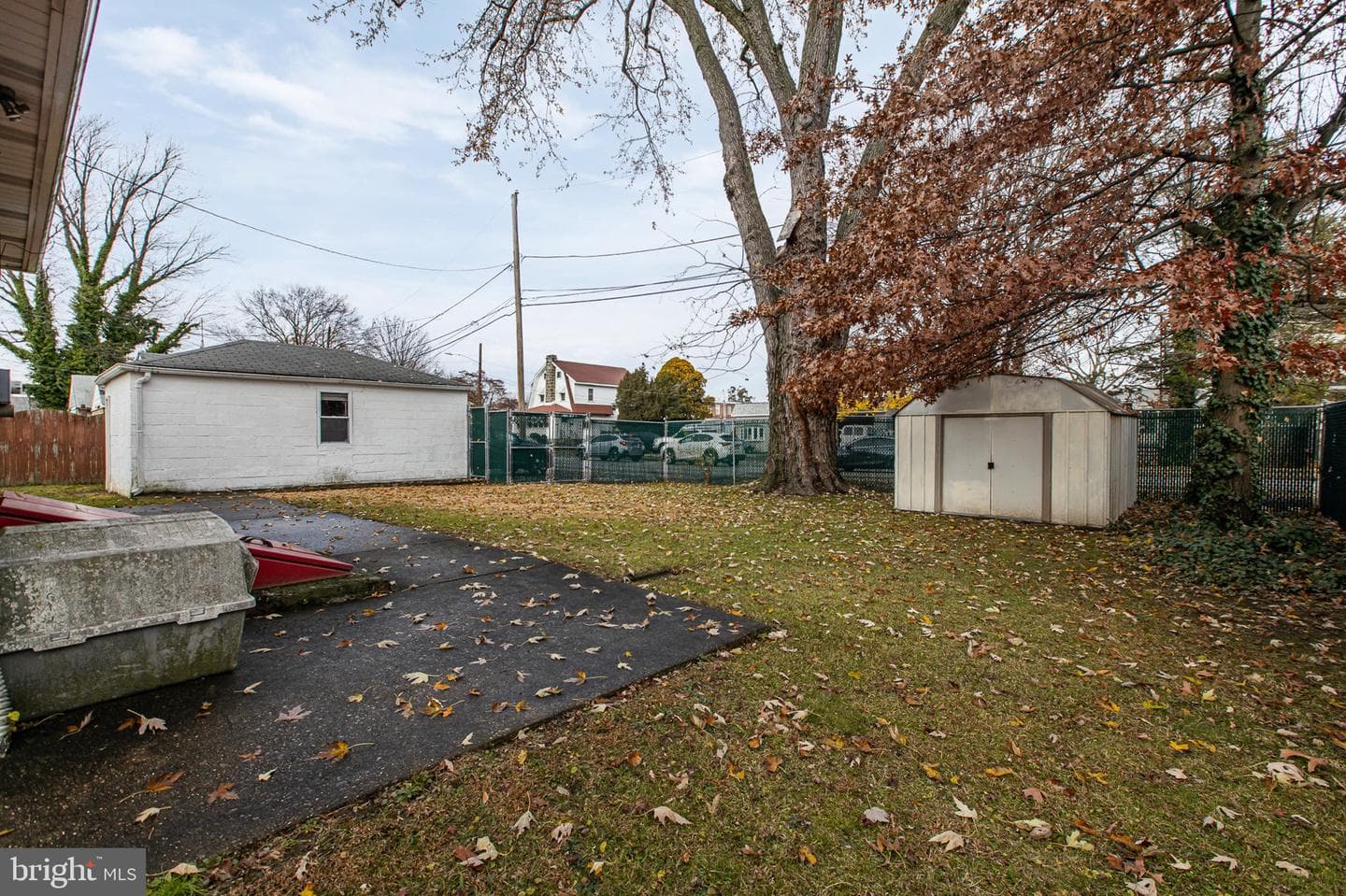 111 E Oak Lane photo 36