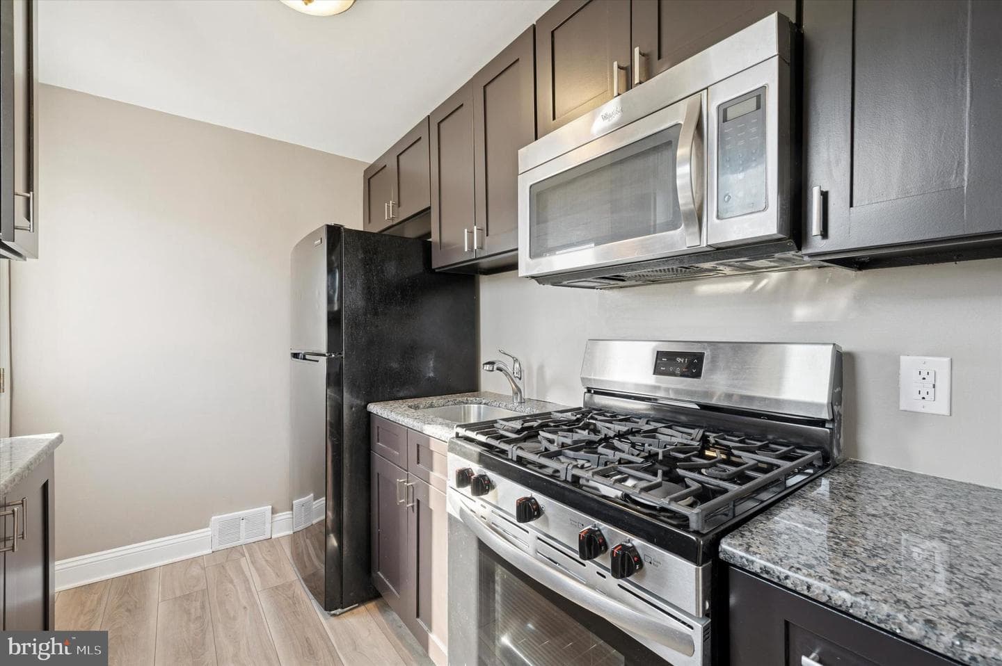 1228 Bryan Street photo 7